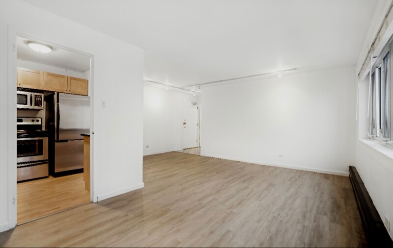 Building Photo - 700 W Bittersweet Pl