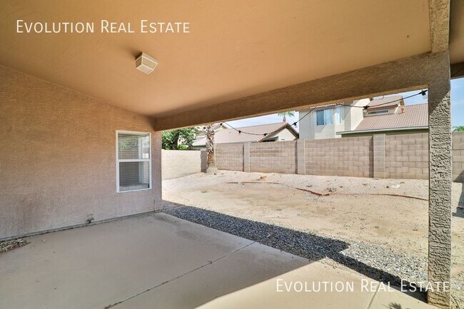 Building Photo - 3226 E Sequoia Dr