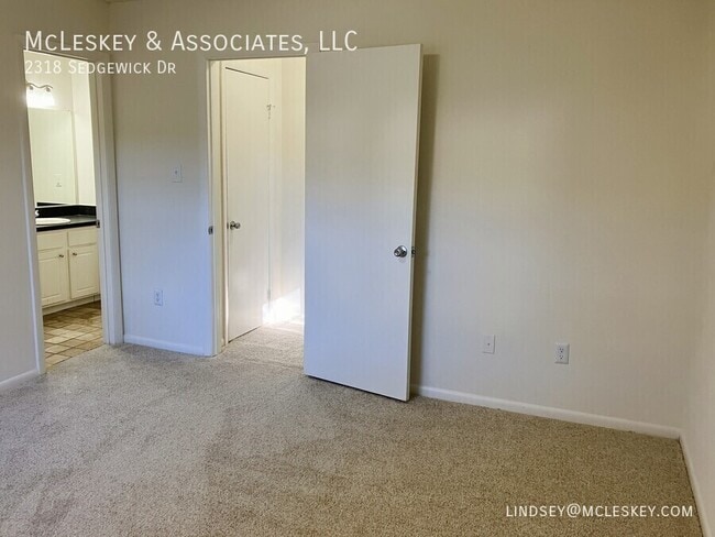 Building Photo - 2318 Sedgewick Dr