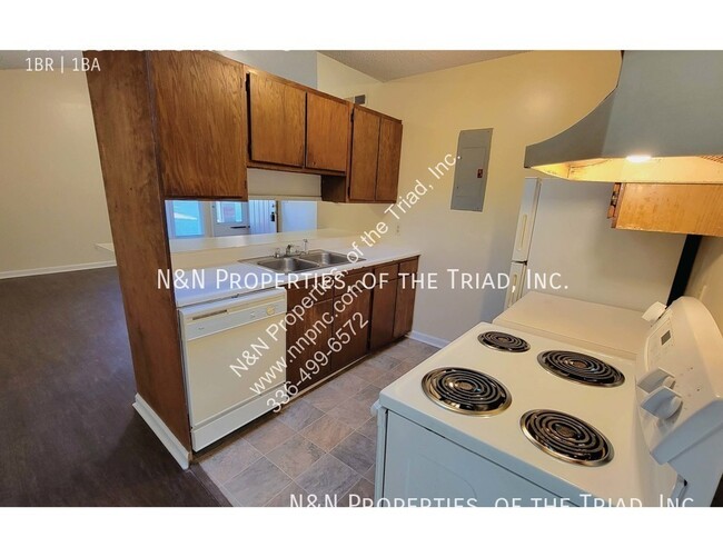 Building Photo - 1 Bed/1 Bath First Floor Unit- Downtown, W...