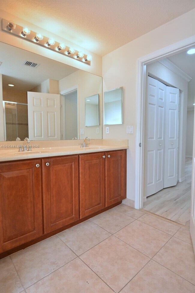 Building Photo - 4648 56th Ln