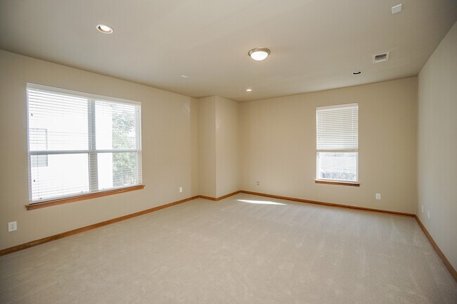 Building Photo - 228 Willard St