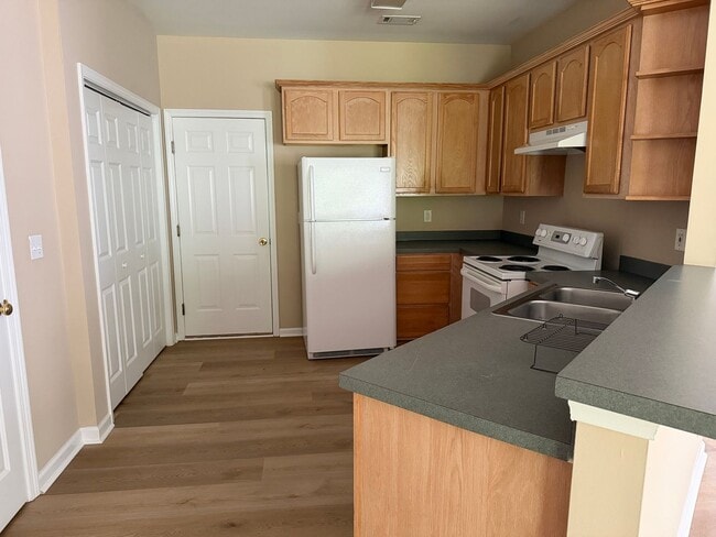 Building Photo - Fully Renovated 2 Bedroom/ 2 Bathroom Home with Garage-Village at Old Towne
