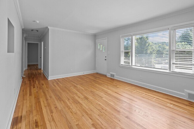 Building Photo - Newly Renovated Ranch Home In SE Raleigh! Pet Friendly!