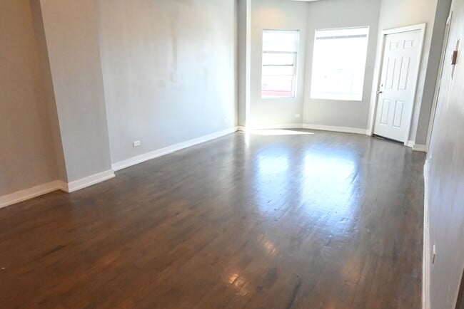 Building Photo - 2750 W Cermak Rd