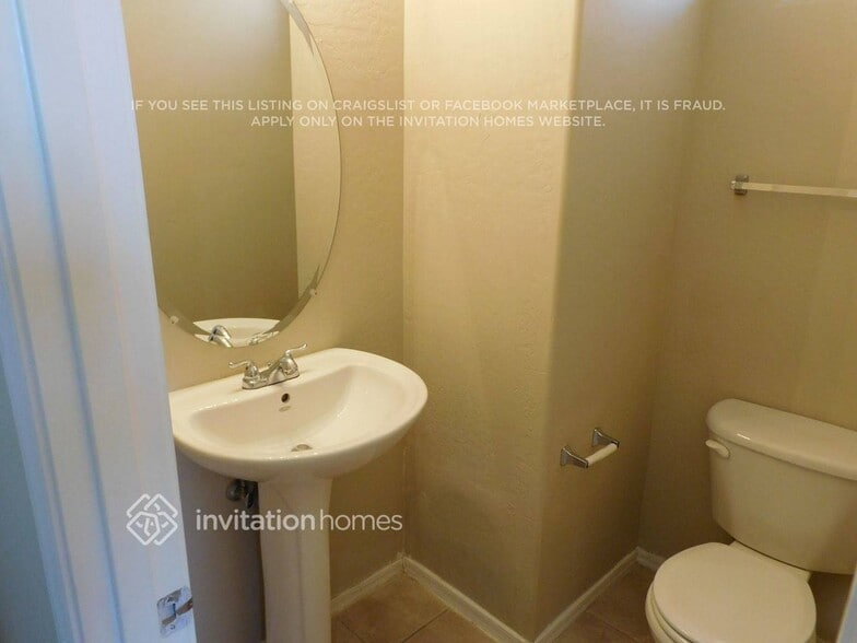 Building Photo - 1912 E Hawken Pl