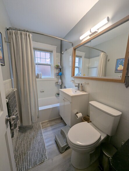 Building Photo - 65 Reservoir St