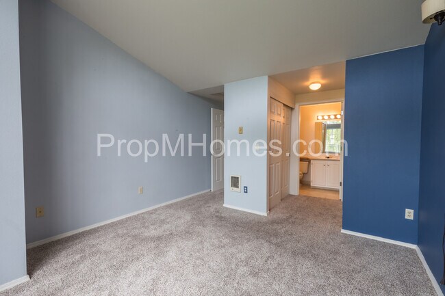 Building Photo - Courtyards at Springville - Great  2/2 Upper Level Condominium Available Now