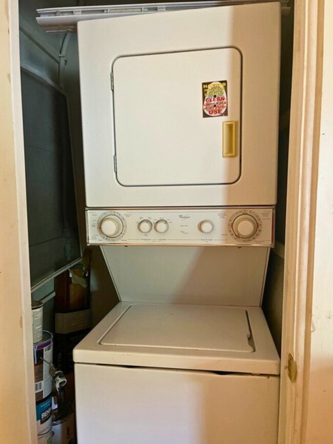 Building Photo - 816 Hays St