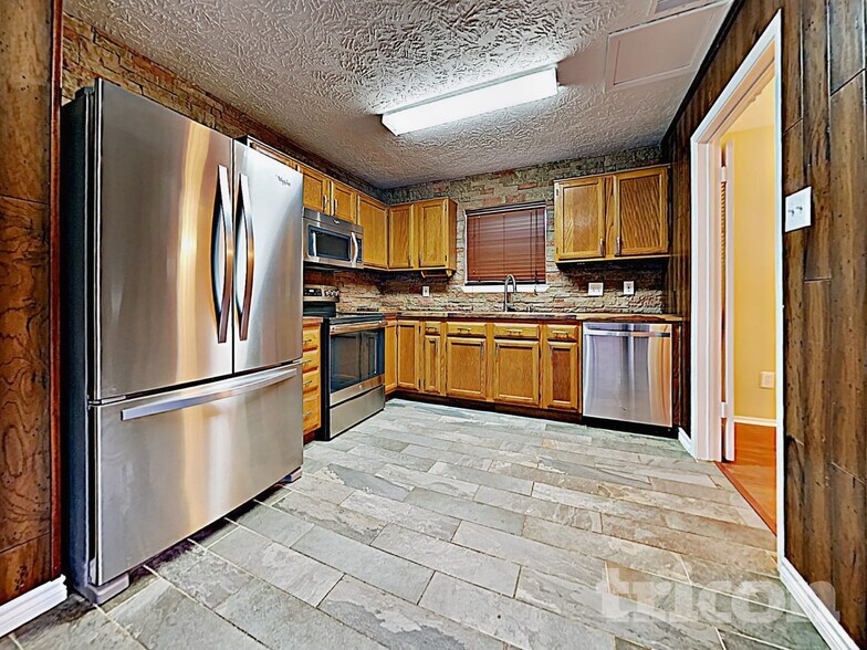 Building Photo - 2803 Jeb Stuart Dr