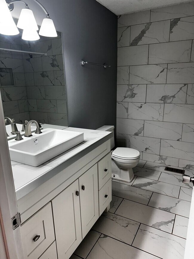 Building Photo - Sylvan Park Townhouse