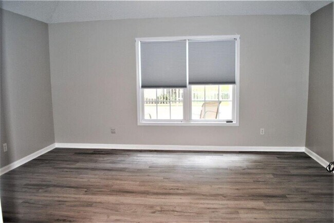 Building Photo - Pawleys Retreat