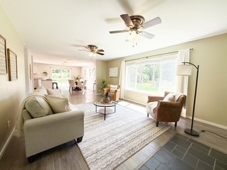 Building Photo - 450 NE Riverhill Dr