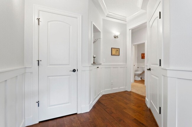 Building Photo - Beautiful 4-bdr/2.5 bath Hillsboro home w/ fireplace near nature area, Intel, Nike, and more