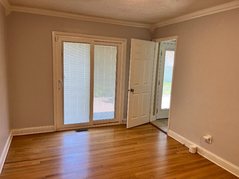 Building Photo - 502 N Gilmer Park