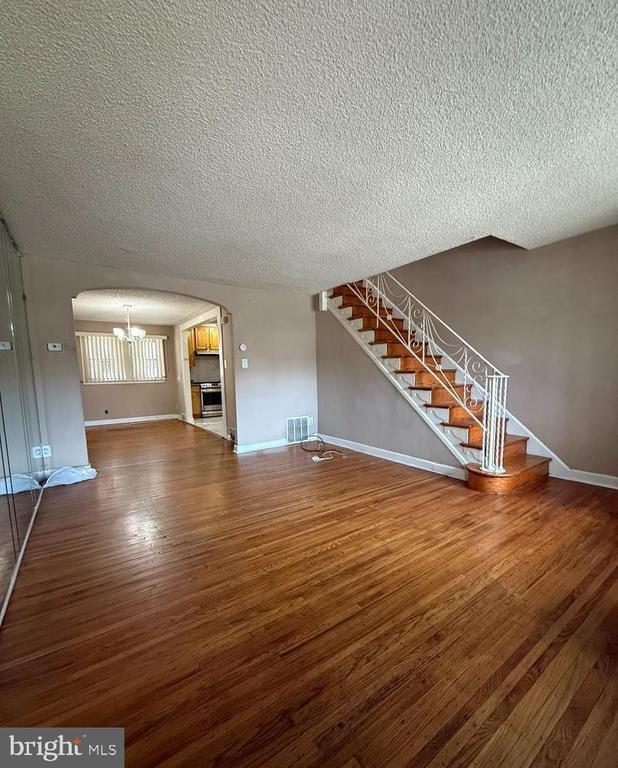 Building Photo - 4240 Sheffield Ave