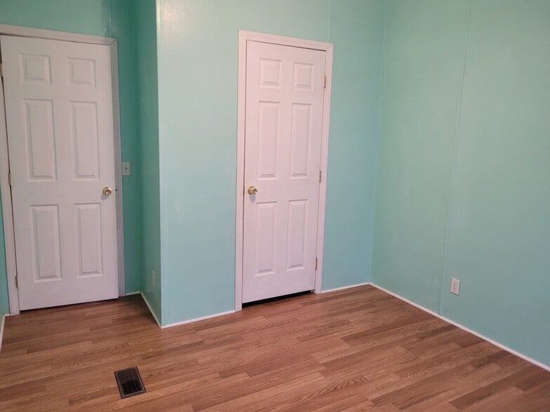 Building Photo - 22696 Lakeway Hbr