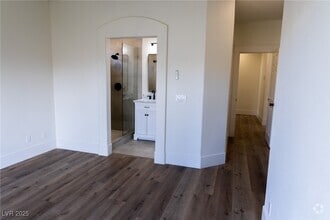 Building Photo - 1100 Warm Canyon Way