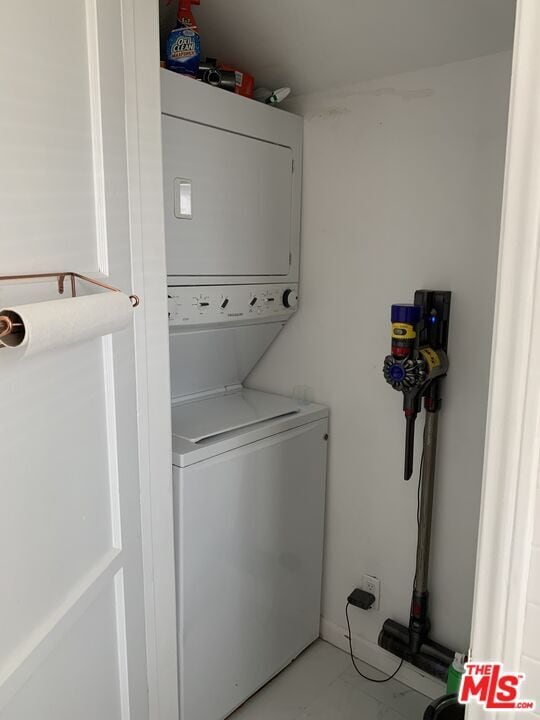 Building Photo - 1835 S Beverly Glen Blvd