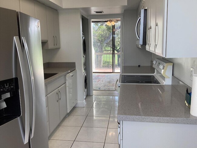 Building Photo - 00 Bridgewood Dr