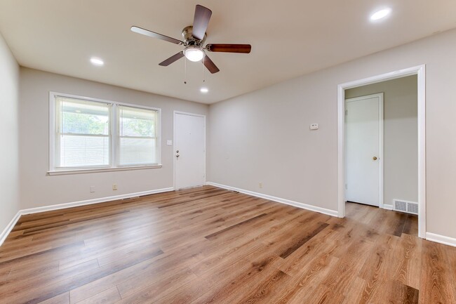 Building Photo - 602 SE 5th St