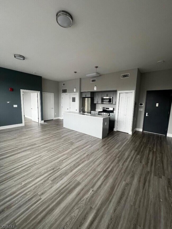 Building Photo - 22 Center St