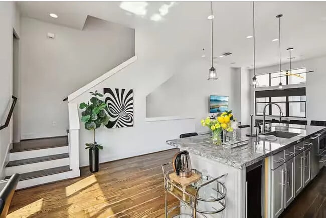 Building Photo - 2830 Clay St