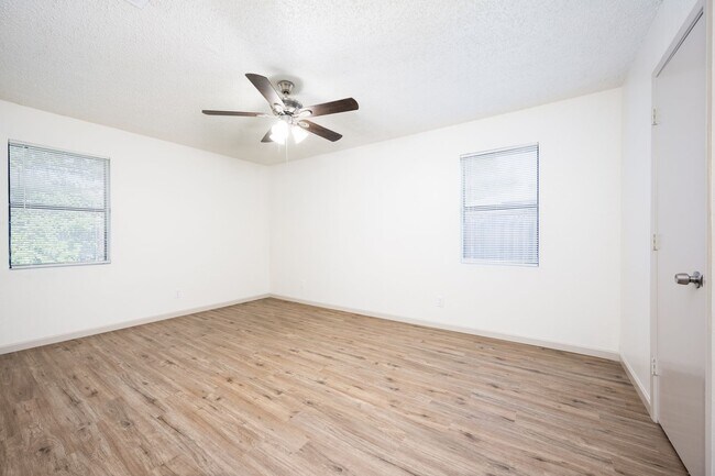 Building Photo - 705 N 1st St