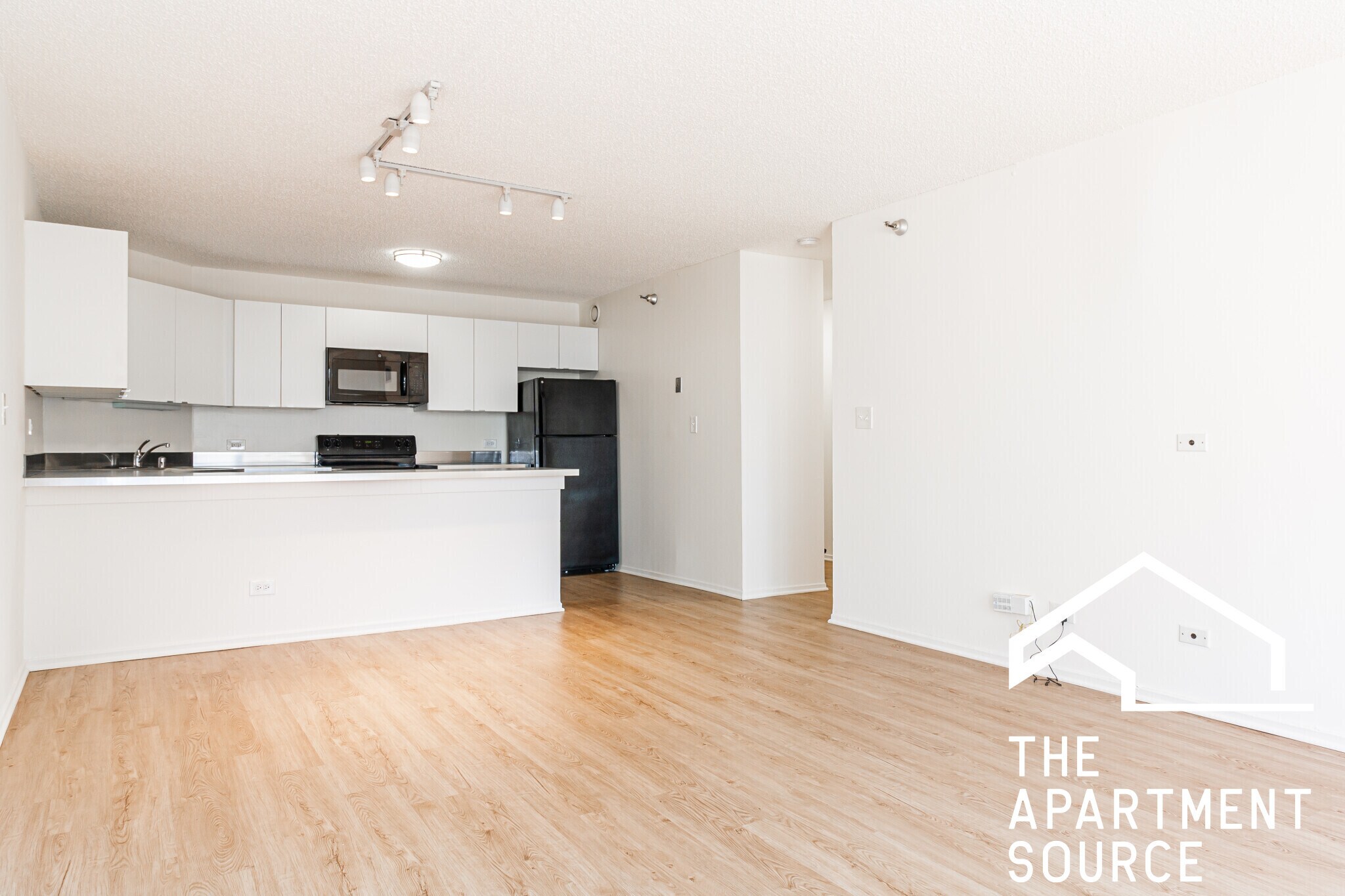 Building Photo - 1120 N La Salle Dr