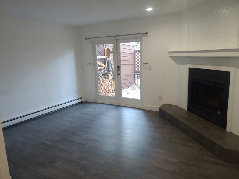 Building Photo - 3147 Bell Dr