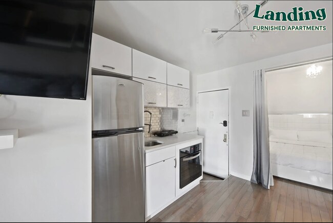 Building Photo - 371 E 10th St