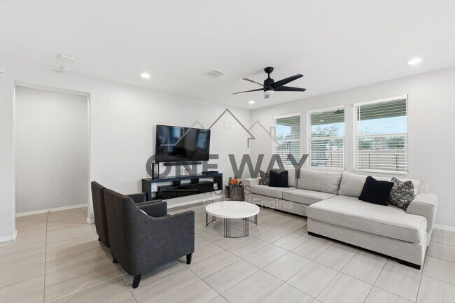 Building Photo - 392 S 194th Ln