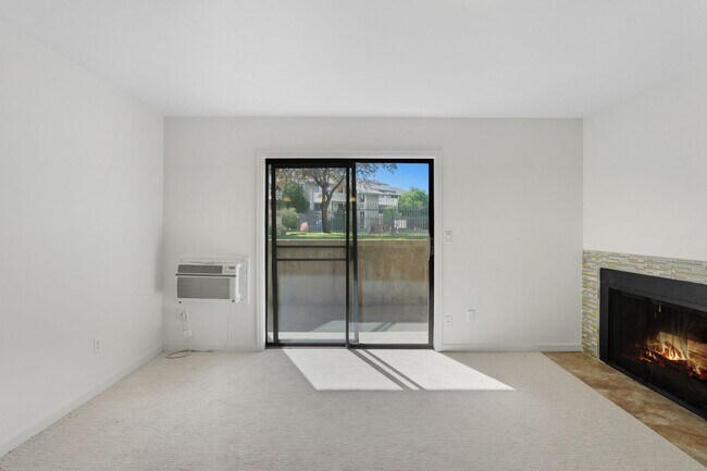 Building Photo - South Boulder 2-bedroom, 2-bath condo with laundry, pool, and heat included