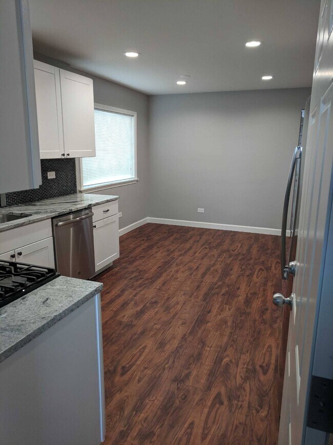 Building Photo - 5540 W 63rd Pl