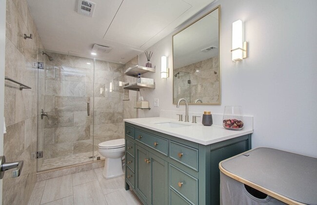 Building Photo - 355 N Post Oak Ln