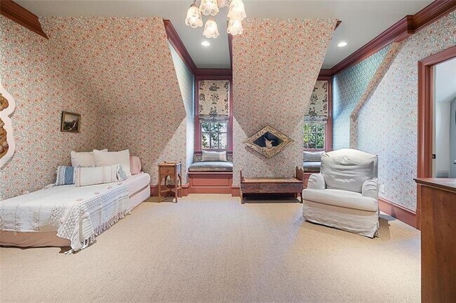 Building Photo - 5000 Long Island Dr