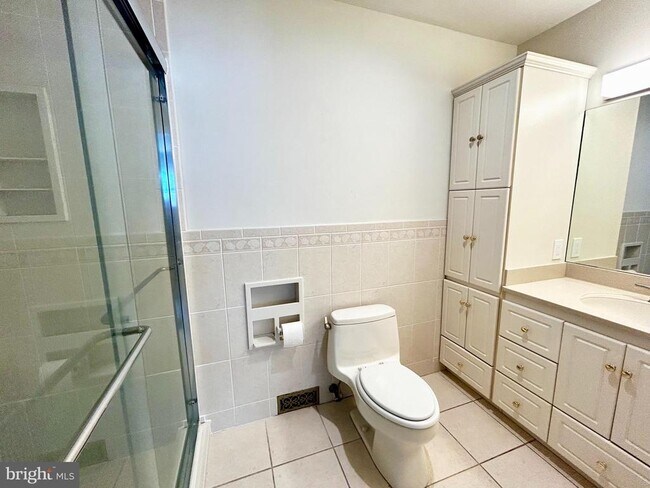 Building Photo - 1601 Linden Way