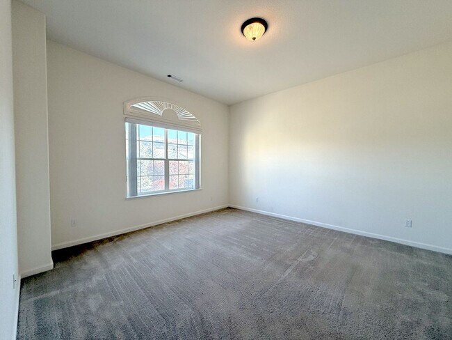 Building Photo - Spanish Springs 5bed/3bath - Move in Speci...