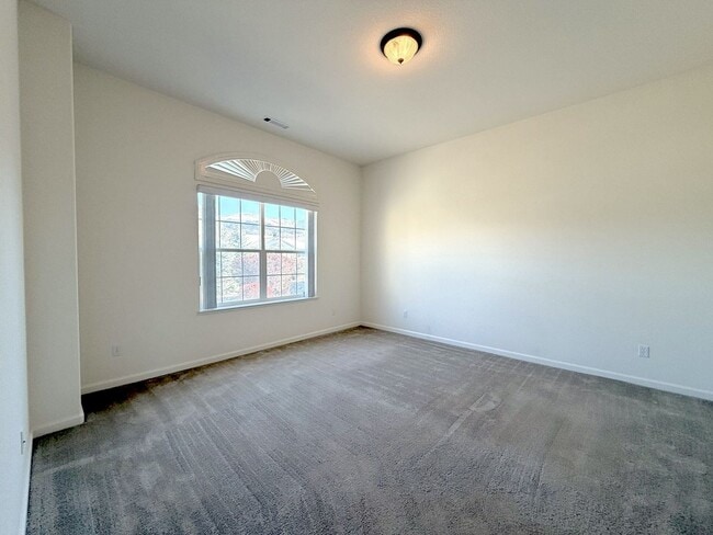 Building Photo - Spanish Springs 5bed/3bath - Move in Special now available!!