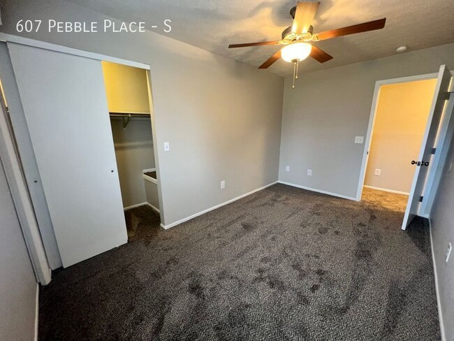 Building Photo - 607 Pebble Pl Dr