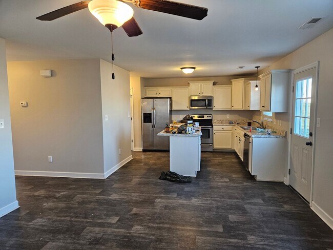 Building Photo - 211 Breakwater Dr