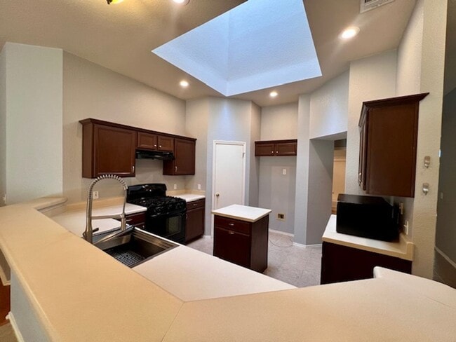 Building Photo - Steeds Crossing / One Story / 3 bedrooms, 2 bath, 2 living / Pflugerville ISD