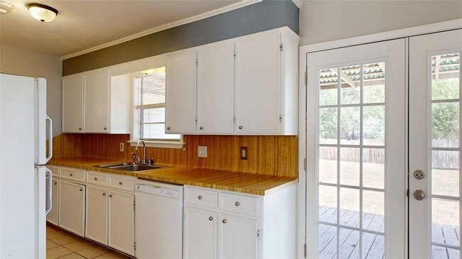 Building Photo - 1107 Braeswood Dr