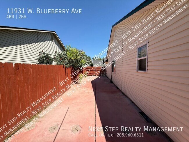 Building Photo - 11931 W Blueberry Ave