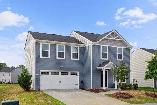 Building Photo - ?Beautifully F?resh Painted Carpetless 4-B...
