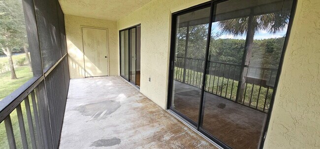 Building Photo - 7879 Willow Spring Dr