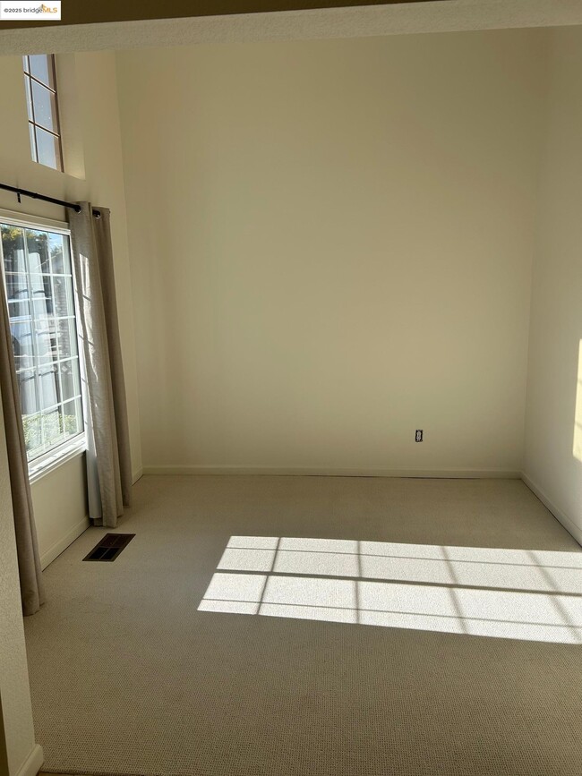 Building Photo - 63 Goldmeadow Ct