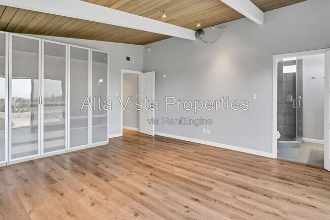Building Photo - 2569 Loring St