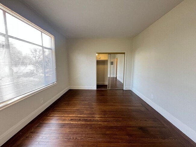 Building Photo - 465 Bellevue Ave