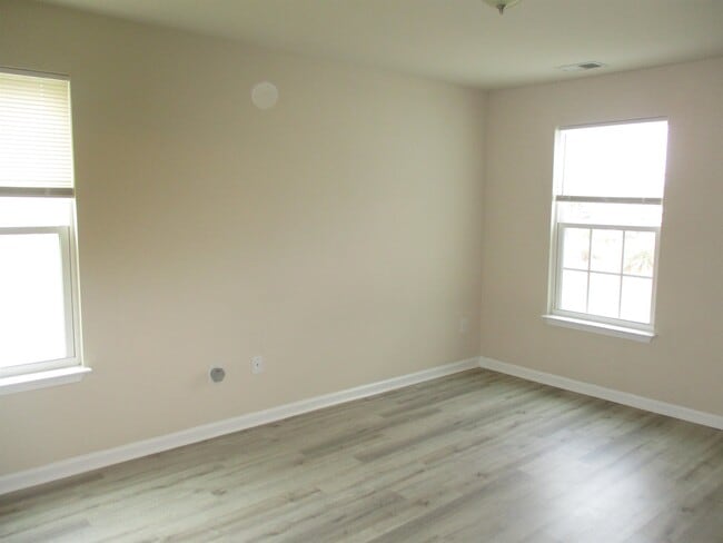 Building Photo - 812 Hayes Point Cir